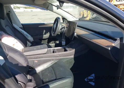 2023 Tesla Model Y Awd/Long Range Dual Motor All-Wheel Drive z USA, uszkodzony, nr VIN 7SAYGDEE7PF905148